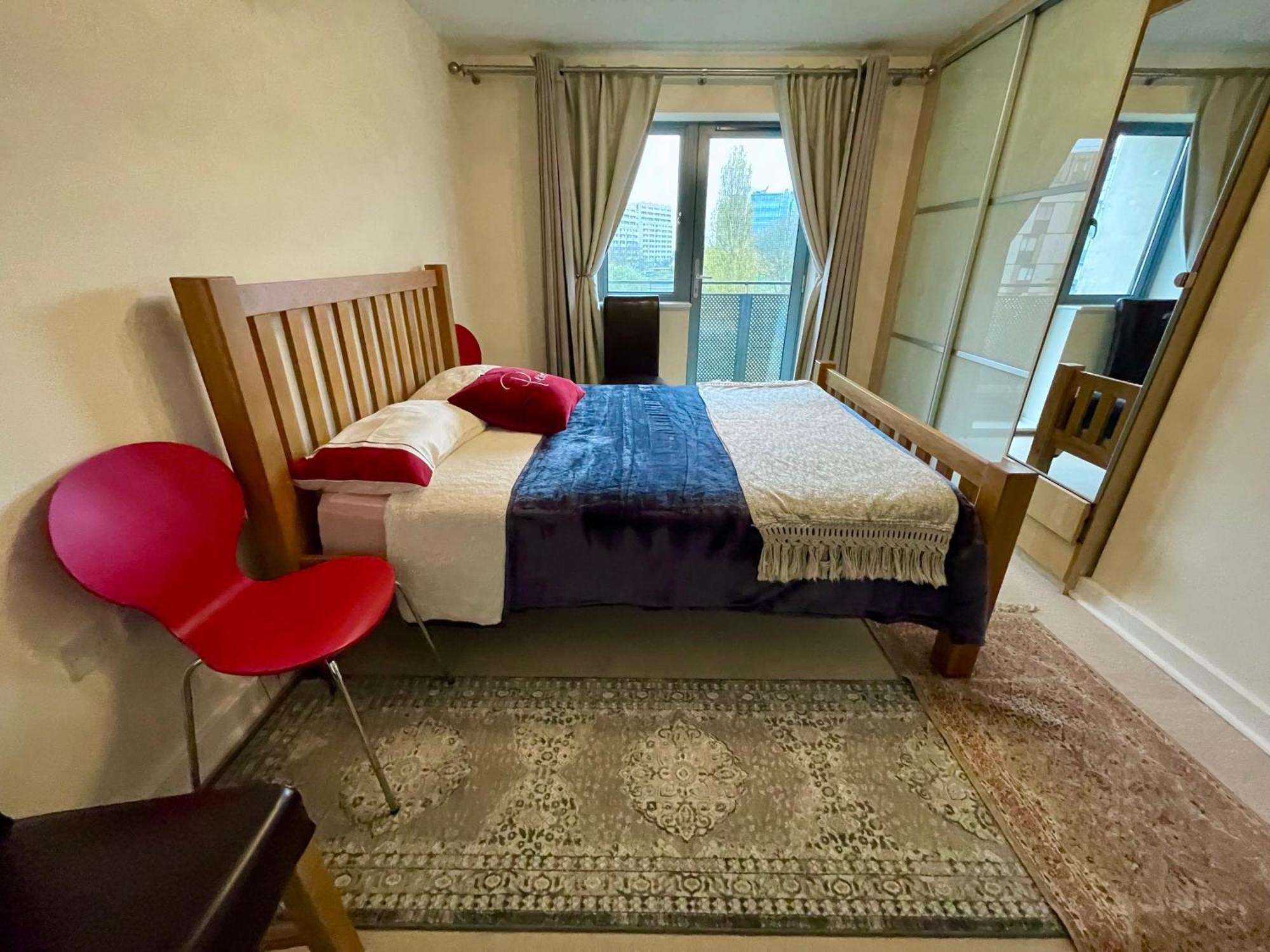 Luxury 2 Bedroom Apartment- Lake View - Free Parking - Wembley Stadium 5Km London Luaran gambar